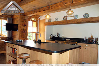Entreprise Avrillon La Clusaz Haute Savoie cuisine moderne avec menuiserie bois photo arvimedia