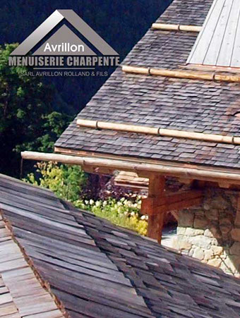 Menuisier spécialiste construction de chalet traditionnel en bois en Haute Savoie La Clusaz Le Grand Bornand photo arvimedia guy degoutte